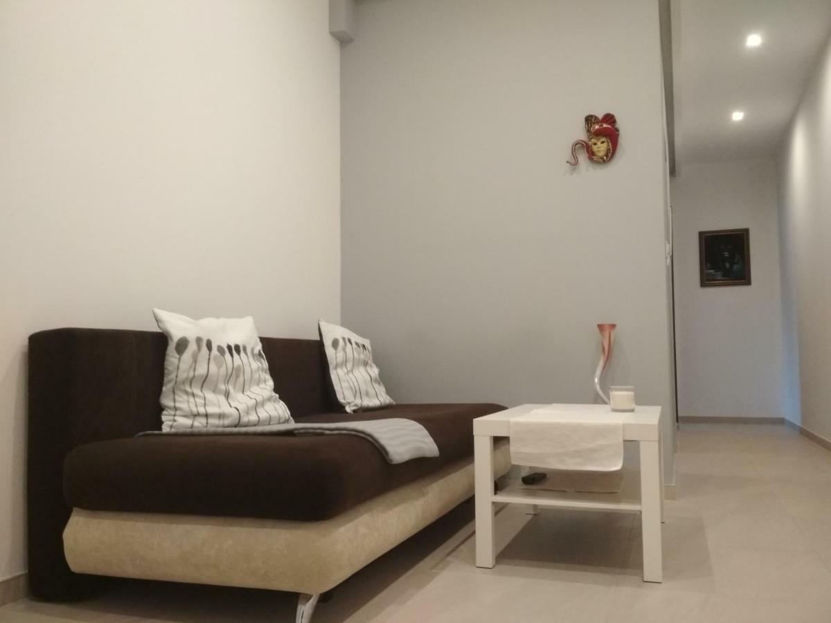 Apartament Scorpion Modlin Czosnów エクステリア 写真